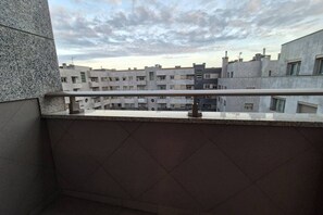 A balcony with a view of a residential building complex. - 654A El Ático de la Alameda (Oviedo)
