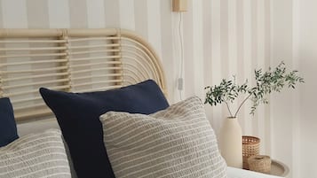 1 slaapkamer, een strijkplank/strijkijzer, beddengoed