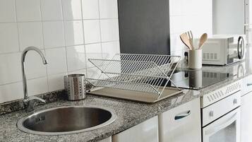 Refrigerador, microondas, horno y lavavajillas