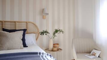 1 slaapkamer, een strijkplank/strijkijzer, beddengoed