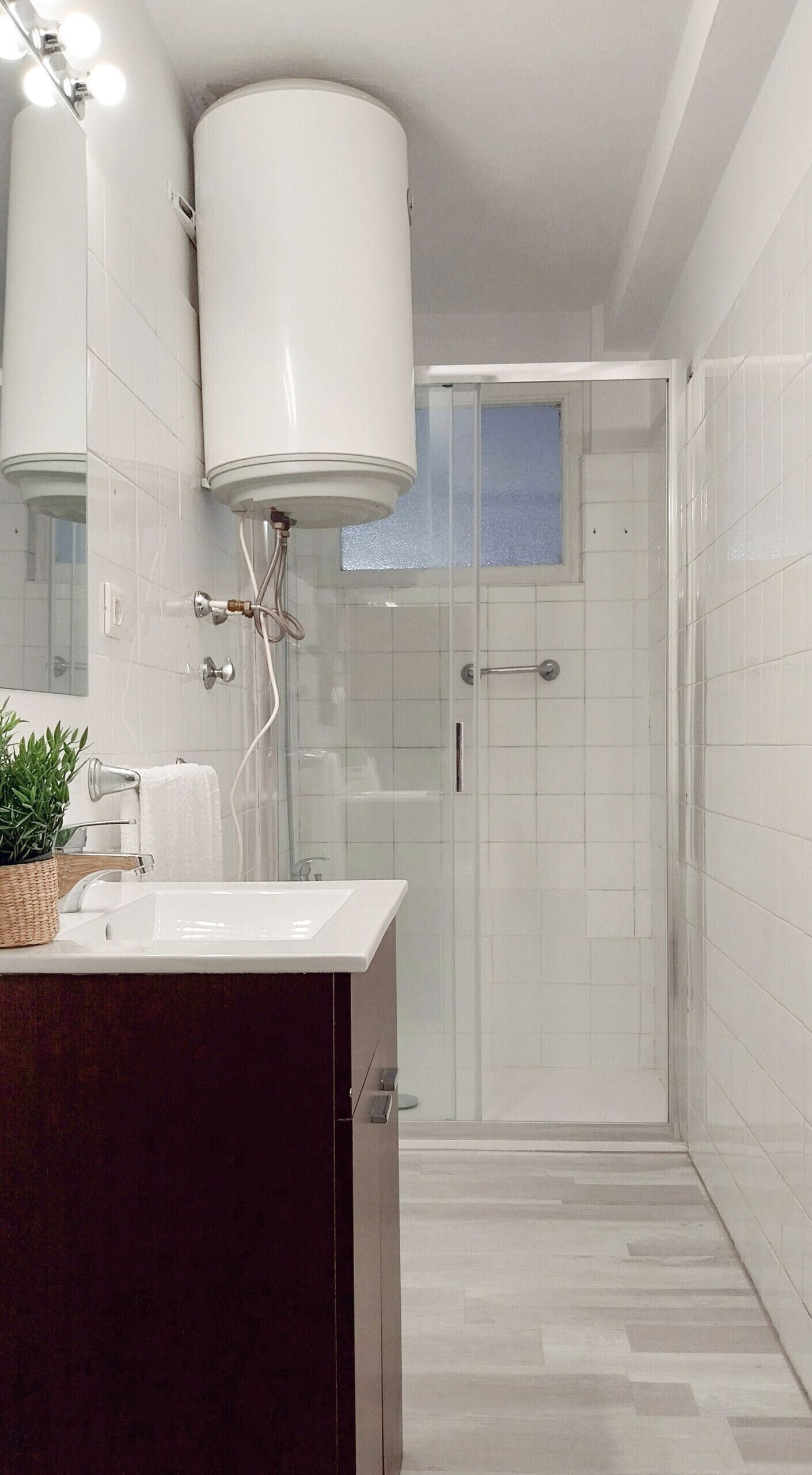 Een douche, een haardroger, handdoeken