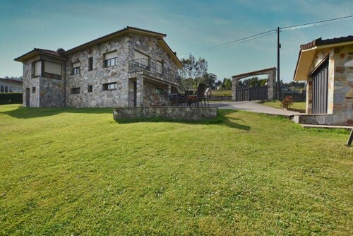 210A Casa Linares Amplia casa en Villaviciosa