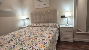 Iron/ironing board, bed sheets