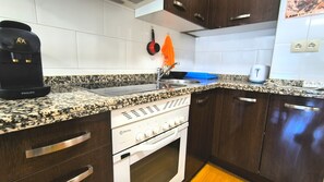 Fridge, microwave, oven, coffee/tea maker