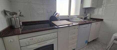 Coffee/tea maker, fridge, microwave, oven