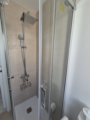 Shower, hair dryer, towels - 1A155 La Terraza de la Arena (Gijón)