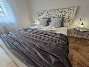 4 bedrooms, iron/ironing board, free WiFi, bed sheets