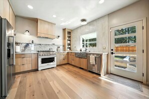 Private kitchen - Sacred Sierra Sanctuary, Pool Hot Tub & Views (Pioneer)