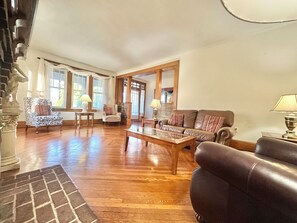 TV - 4 Bedroom Beautiful Home Steps Away from Geisinger (Danville)