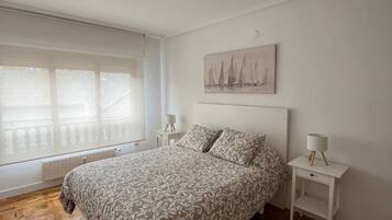 3 chambres, fer et planche à repasser, Wi-Fi gratuit, draps fournis