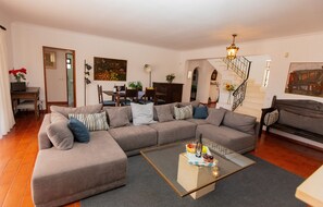 Télévision, cheminée