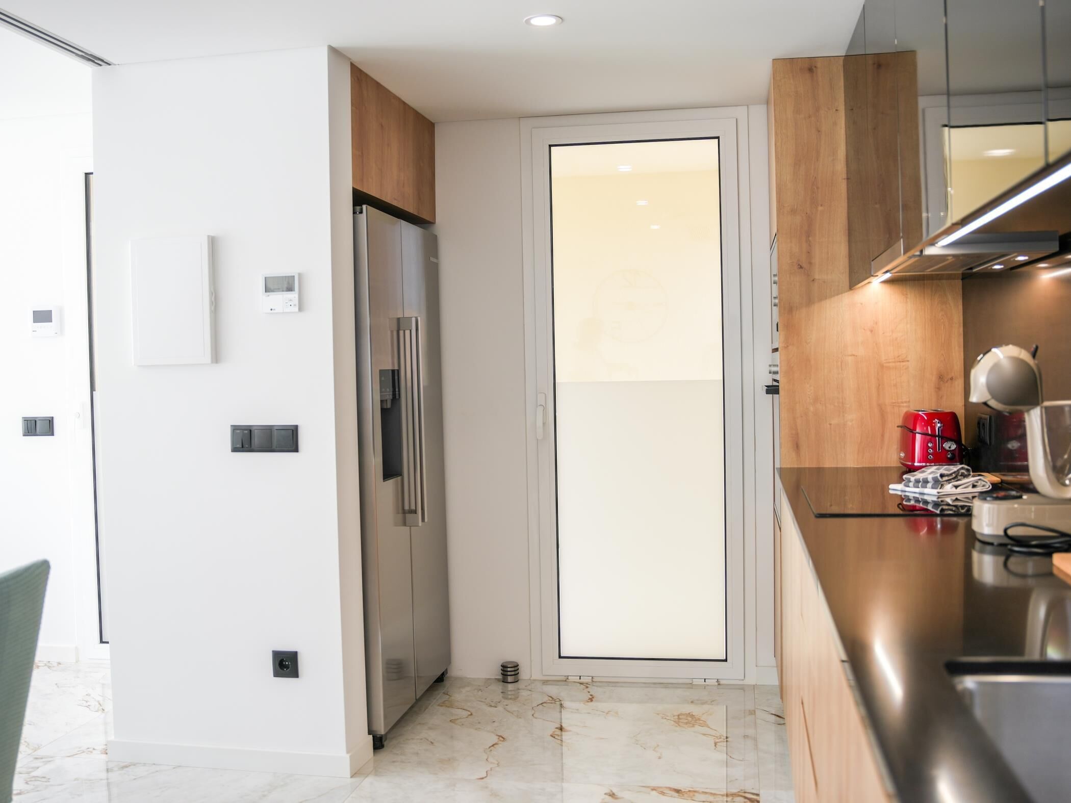 Refrigerador, microondas, horno y lavavajillas 