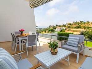 Outdoor dining - Serenity 09 House by Stay ici (Albufeira)