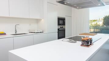 Réfrigérateur, micro-ondes, four, lave-vaisselle