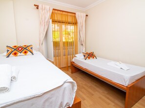 3 bedrooms, iron/ironing board, Internet, bed sheets