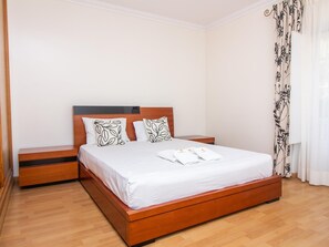 3 Schlafzimmer, Bügeleisen/Bügelbrett, Internetzugang, Bettwäsche