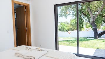 4 bedrooms, iron/ironing board, Internet, bed sheets