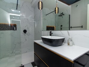 Bruser, hårtørrer, håndklæder