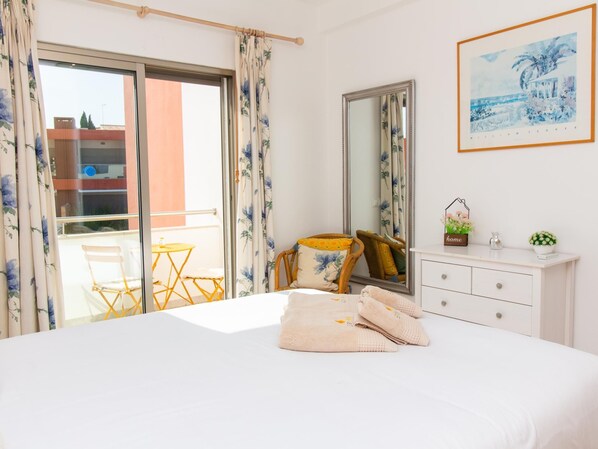 3 bedrooms, iron/ironing board, Internet, bed sheets