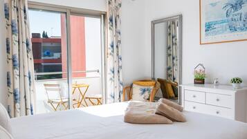 2 bedrooms, iron/ironing board, Internet, bed sheets