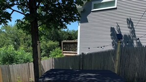 Outdoor spa tub - Home in Heart of Downtown North Conway (Conway)