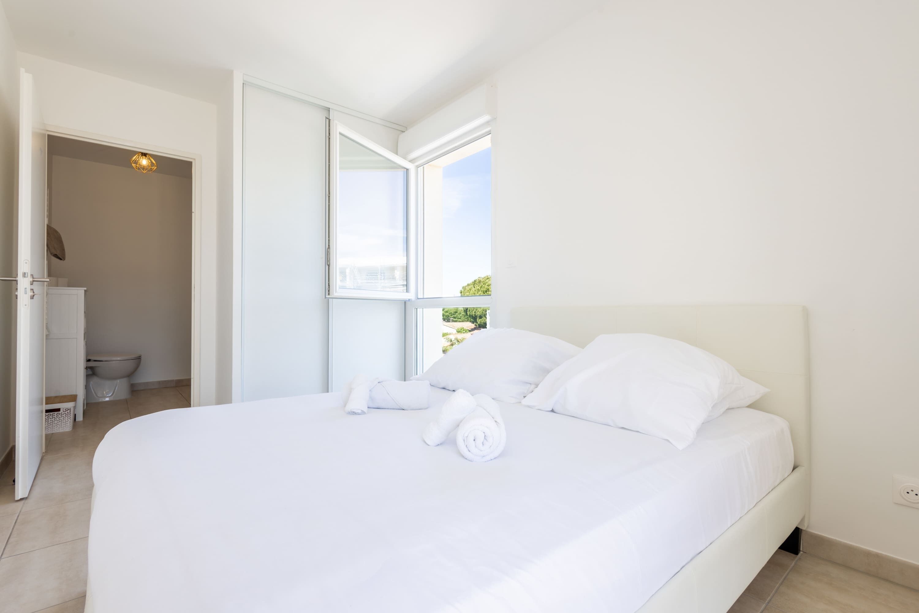 1 chambre, fer et planche à repasser, Wi-Fi, draps fournis