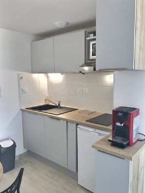 Kühlschrank, Mikrowelle, Geschirrspüler