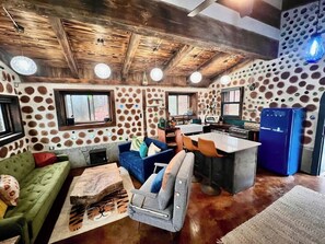 Unclassified image, 3 of 114, button