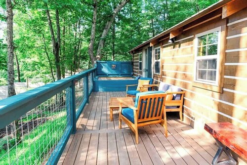 Mountaintop Retreat - central hiking & activities