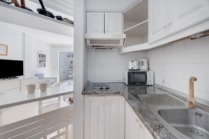 Fridge, microwave, stovetop, electric kettle