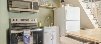 The Midtown Cozy Nook - Near Fort Moore