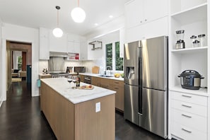 Micro-ondes, four, plaque de cuisson, lave-vaisselle