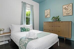 4 bedrooms, iron/ironing board, WiFi, bed sheets