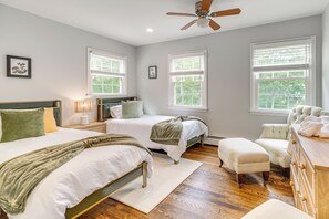 3 bedrooms, desk, iron/ironing board, internet - Pool, Sunroom & Gardens: Luxe Sandy Hook Home! (Sandy Hook)