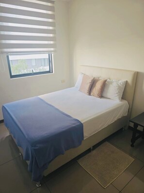 5 habitaciones, tabla de planchar con plancha y wifi 