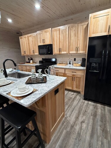 TAKE IT EASY Fishing Cabin. Large enclosed bay for storing the boat. 