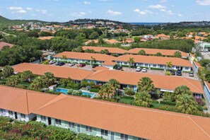 A residential area with multiple houses featuring red-tiled roofs and surrounded by greenery. - Casa Sirena — Your Peaceful Curaçao Hideaway (Willemstad)