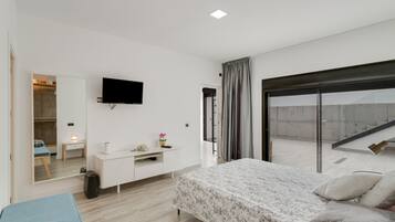 3 habitaciones, tabla de planchar con plancha, wifi y ropa de cama