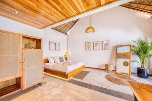 8 habitaciones, escritorio, tabla de planchar con plancha y wifi