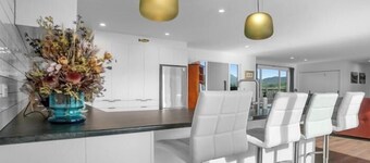 Hilltop Haven - Whangamata
