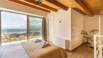 3 bedrooms, in-room safe, iron/ironing board, free WiFi