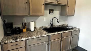 KylskÄp, mikrovÄgsugn, ugn och spishÀll