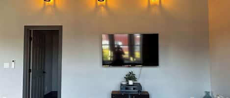 Televisión, estéreo y oficina