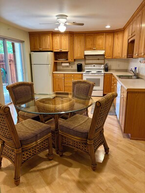 Micro-ondes, four, plaque de cuisson, lave-vaisselle