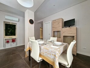 Dining - The White Domus a modern apartment in the center next to Taormina Cathedral. (Taormina)