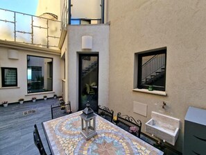 تناول الطعام بالخارج