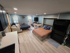 Room - Cozy 1-bedroom cabin in peaceful Gravois Mills with WIFI (Gravois Mills)