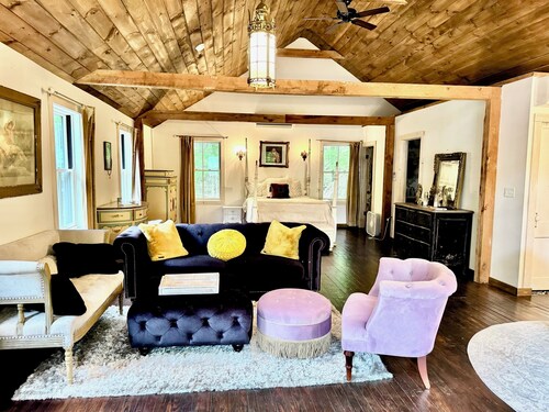 NEW-Romantic Lake View Carriage House