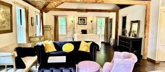 NEW-Romantic Lake View Carriage House