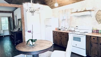 Micro-ondes, four, plaque de cuisson, serviettes en papier